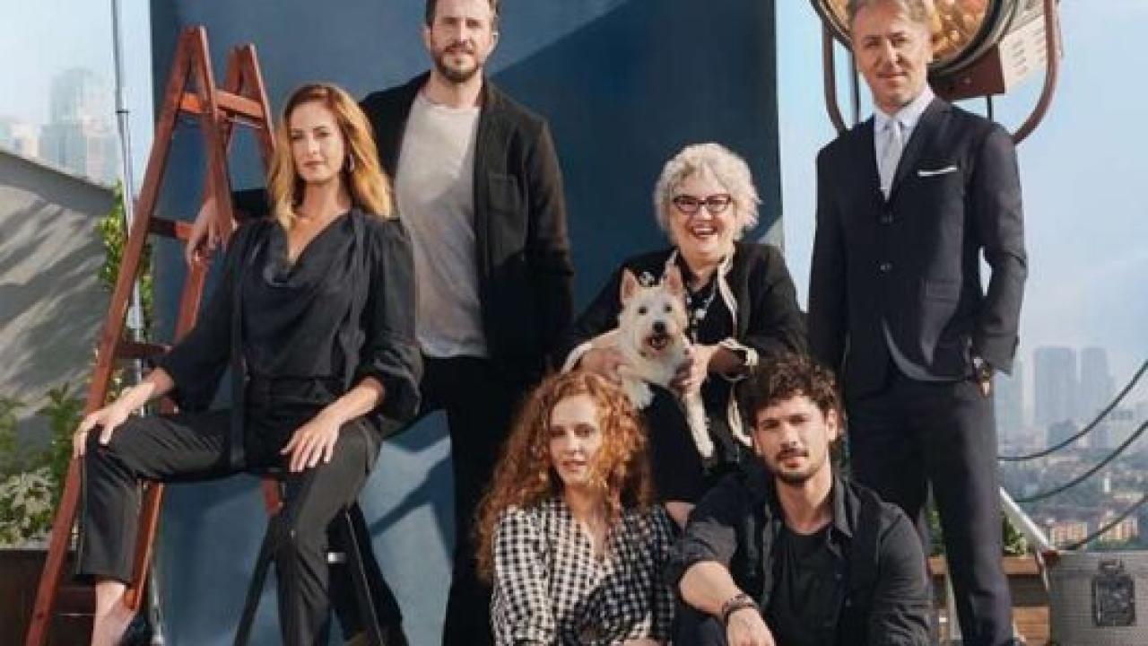 مسلسل اتصل بمدير اعمالي مترجم