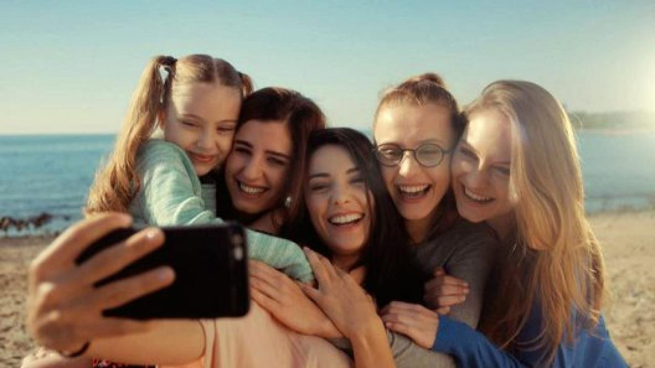 مسلسل من اجل بناتي مترجم
